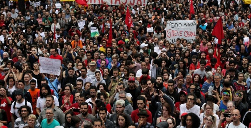 Βραζιλία: Επεισόδια στο Κογκρέσο – Διαδήλωση κατά των μέτρων λιτότητας | Pagenews.gr Βραζιλία: Επεισόδια στο Κογκρέσο – Διαδήλωση κατά των μέτρων λιτότητας | Pagenews.gr