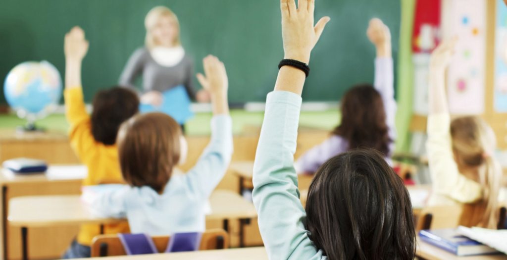 Σχολείο απαγορεύει σε μαθητές να σηκώσουν το χέρι για να πουν μάθημα | Pagenews.gr Σχολείο απαγορεύει σε μαθητές να σηκώσουν το χέρι για να πουν μάθημα | Pagenews.gr