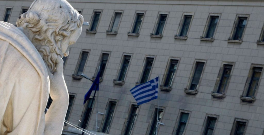 Bloomberg: Ας σταματήσει η υποκρισία για το ελληνικό χρέος | Pagenews.gr Bloomberg: Ας σταματήσει η υποκρισία για το ελληνικό χρέος | Pagenews.gr