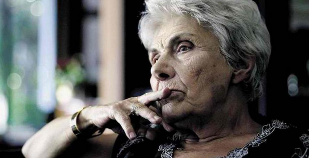 Η Κική Δημουλά στο βιβλιοπωλείο του Ίκαρου | Pagenews.gr Η Κική Δημουλά στο βιβλιοπωλείο του Ίκαρου | Pagenews.gr