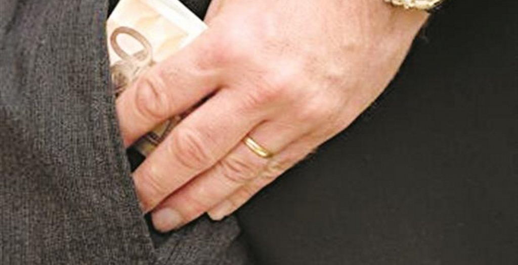 Στο σκαμνί ποδοσφαιρικός παράγοντας | Pagenews.gr Στο σκαμνί ποδοσφαιρικός παράγοντας | Pagenews.gr
