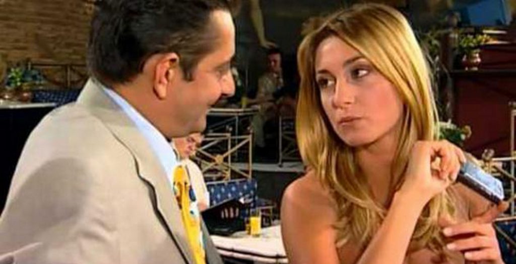 H γκόμενα τού «Ακάλυπτου» topless ! | Pagenews.gr H γκόμενα τού «Ακάλυπτου» topless ! | Pagenews.gr