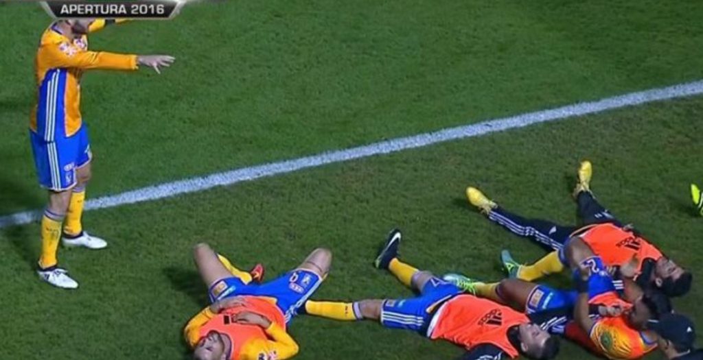Ο απίθανος πανηγυρισμός του Ζινιάκ (vids) | Pagenews.gr Ο απίθανος πανηγυρισμός του Ζινιάκ (vids) | Pagenews.gr