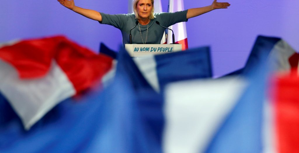 Γαλλία: Ξενοφοβικό παραλήρημα Λεπέν κατά των προσφύγων | Pagenews.gr Γαλλία: Ξενοφοβικό παραλήρημα Λεπέν κατά των προσφύγων | Pagenews.gr
