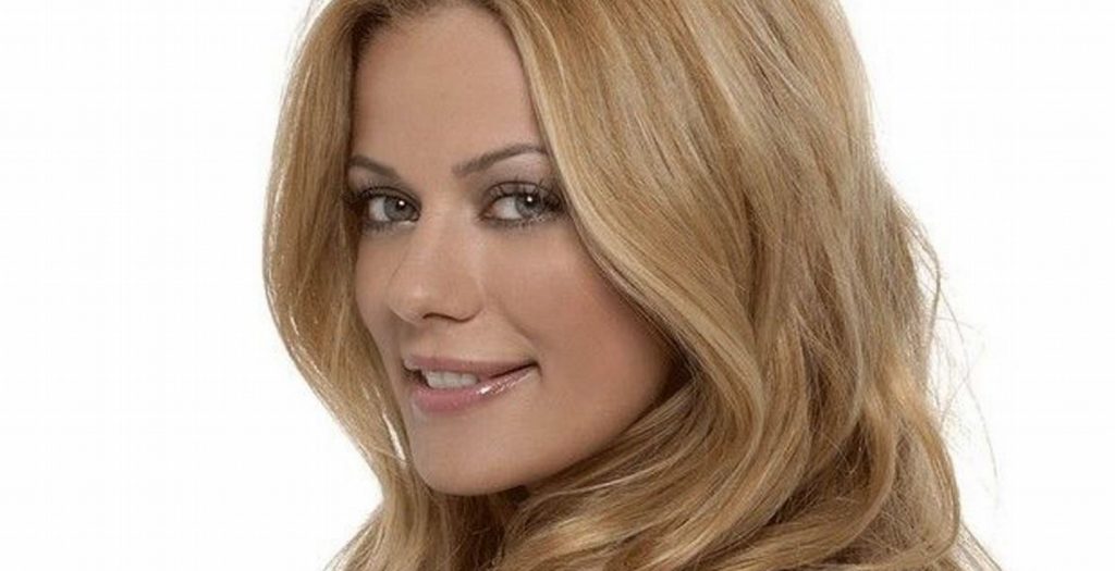 Το χριστουγεννιάτικο δέντρο της Ζέτας Μακρυπούλια | Pagenews.gr Το χριστουγεννιάτικο δέντρο της Ζέτας Μακρυπούλια | Pagenews.gr