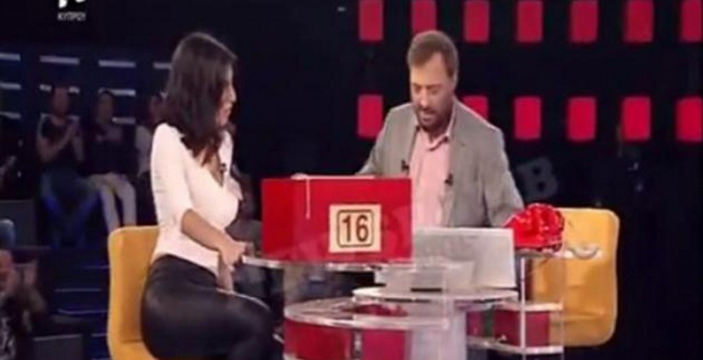 Χαμός στο DEAL με νέα Κύπρια κουκλάρα ! Της την έπεσε ο Φερεντίνος ! (video) | Pagenews.gr Χαμός στο DEAL με νέα Κύπρια κουκλάρα ! Της την έπεσε ο Φερεντίνος ! (video) | Pagenews.gr