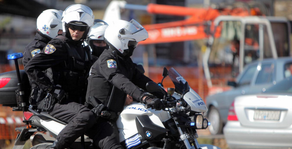 Άνω Λιόσια: Ρομά επιτέθηκαν σε αστυνομικούς της ομάδας ΔΙΑΣ – Εννέα τραυματίες | Pagenews.gr Άνω Λιόσια: Ρομά επιτέθηκαν σε αστυνομικούς της ομάδας ΔΙΑΣ – Εννέα τραυματίες | Pagenews.gr