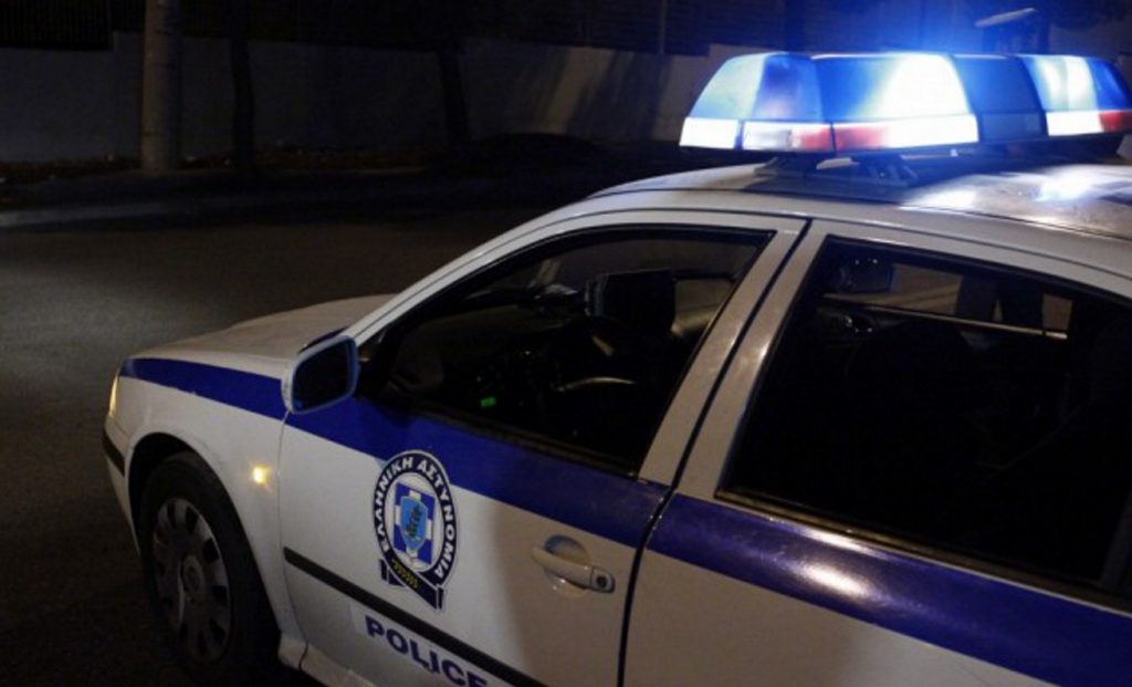 (upd) Συνελήφθη ο ένοπλος που είχε ταμπουρωθεί στον Κολωνό (pics) | Pagenews.gr (upd) Συνελήφθη ο ένοπλος που είχε ταμπουρωθεί στον Κολωνό (pics) | Pagenews.gr