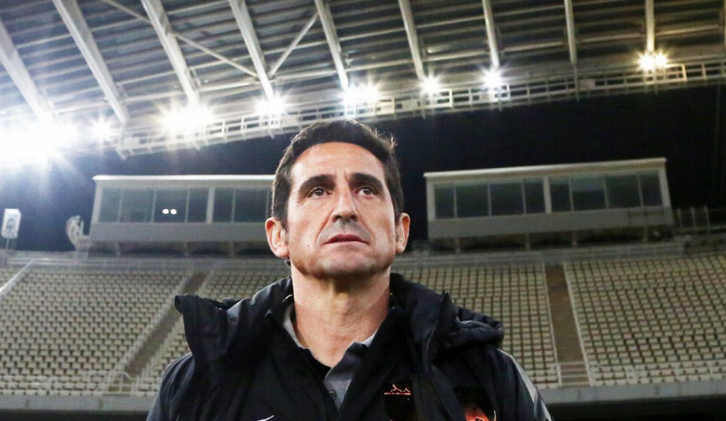 Ειρωνικό χειροκρότημα του Χιμένεθ στον διαιτητή, που του απάντησε: «Ευχαριστώ, κόουτς»! | Pagenews.gr Ειρωνικό χειροκρότημα του Χιμένεθ στον διαιτητή, που του απάντησε: «Ευχαριστώ, κόουτς»! | Pagenews.gr