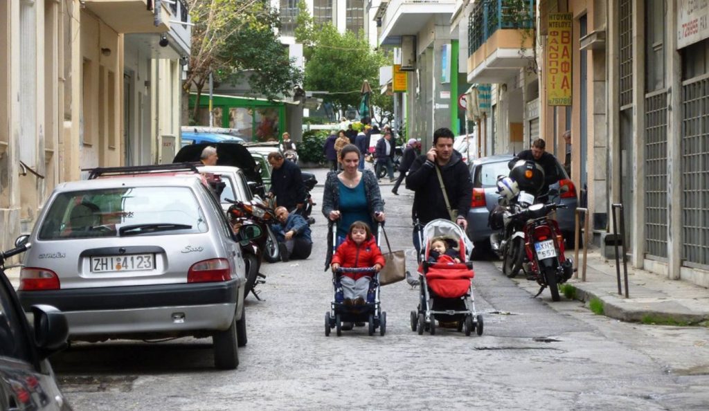 Οι «Μαμάδες στον Δρόμο» διεκδικούν ελεύθερα πεζοδρόμια | Pagenews.gr Οι «Μαμάδες στον Δρόμο» διεκδικούν ελεύθερα πεζοδρόμια | Pagenews.gr
