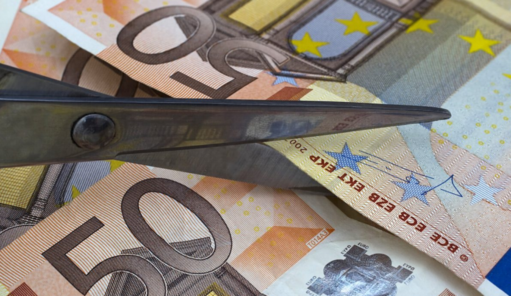 Μείωση κατά 3,1% των μισθών στην Ελλάδα από το 2009 έως το 2016 | Pagenews.gr Μείωση κατά 3,1% των μισθών στην Ελλάδα από το 2009 έως το 2016 | Pagenews.gr
