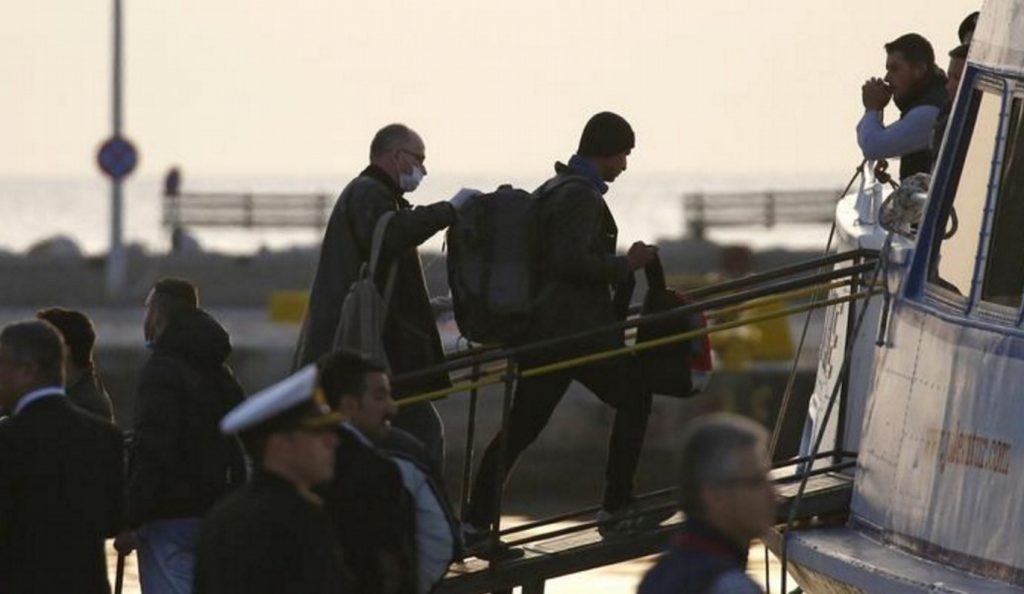 Πάνω από 9.800 πρόσφυγες και μετανάστες αιτούνται άσυλο στο Βόρειο Αιγαίο | Pagenews.gr Πάνω από 9.800 πρόσφυγες και μετανάστες αιτούνται άσυλο στο Βόρειο Αιγαίο | Pagenews.gr