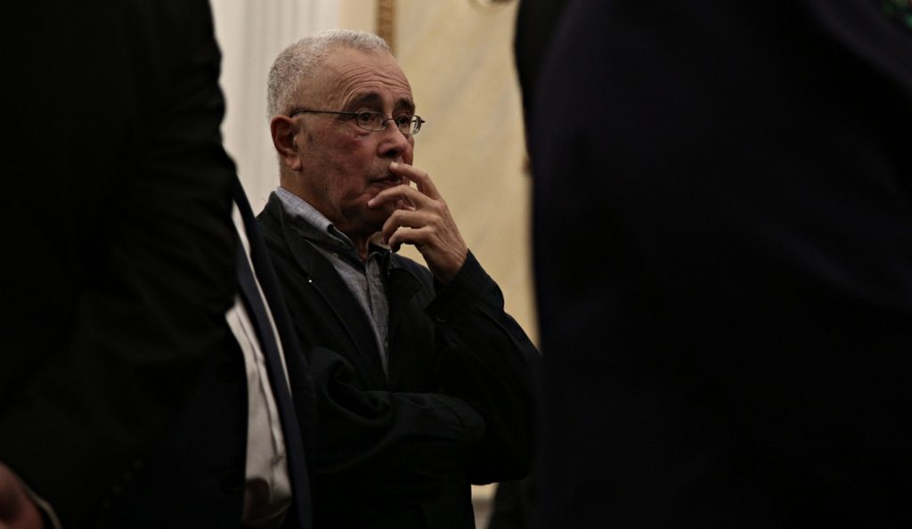 Θεσσαλονίκη: Επιτέθηκαν και χτύπησαν τον Κώστα Ζουράρι στο συλλαλητήριο (vid) | Pagenews.gr Θεσσαλονίκη: Επιτέθηκαν και χτύπησαν τον Κώστα Ζουράρι στο συλλαλητήριο (vid) | Pagenews.gr