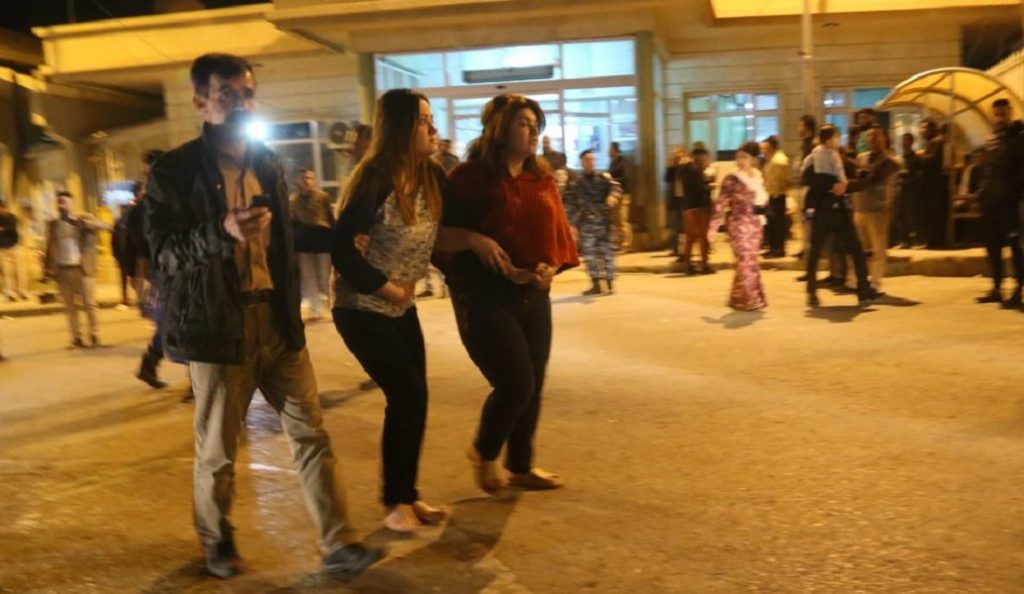 Σεισμός: Πάνω από 200 νεκροί σε Ιράν και Ιράκ απ’ τα 7,3 Ρίχτερ (pics & vid) | Pagenews.gr Σεισμός: Πάνω από 200 νεκροί σε Ιράν και Ιράκ απ’ τα 7,3 Ρίχτερ (pics & vid) | Pagenews.gr
