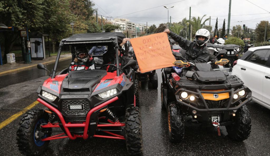 Υπουργείο Μεταφορών: Δεν φεύγουμε αν δεν δοθεί λύση, λένε οι ιδιοκτήτες «γουρούνας» (pics) | Pagenews.gr Υπουργείο Μεταφορών: Δεν φεύγουμε αν δεν δοθεί λύση, λένε οι ιδιοκτήτες «γουρούνας» (pics) | Pagenews.gr