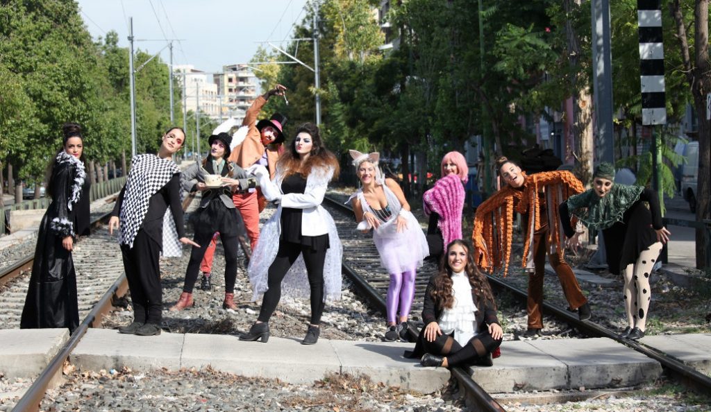 Ταξίδι για παιδιά παρέα με τη μία και μοναδική Alice | Pagenews.gr Ταξίδι για παιδιά παρέα με τη μία και μοναδική Alice | Pagenews.gr