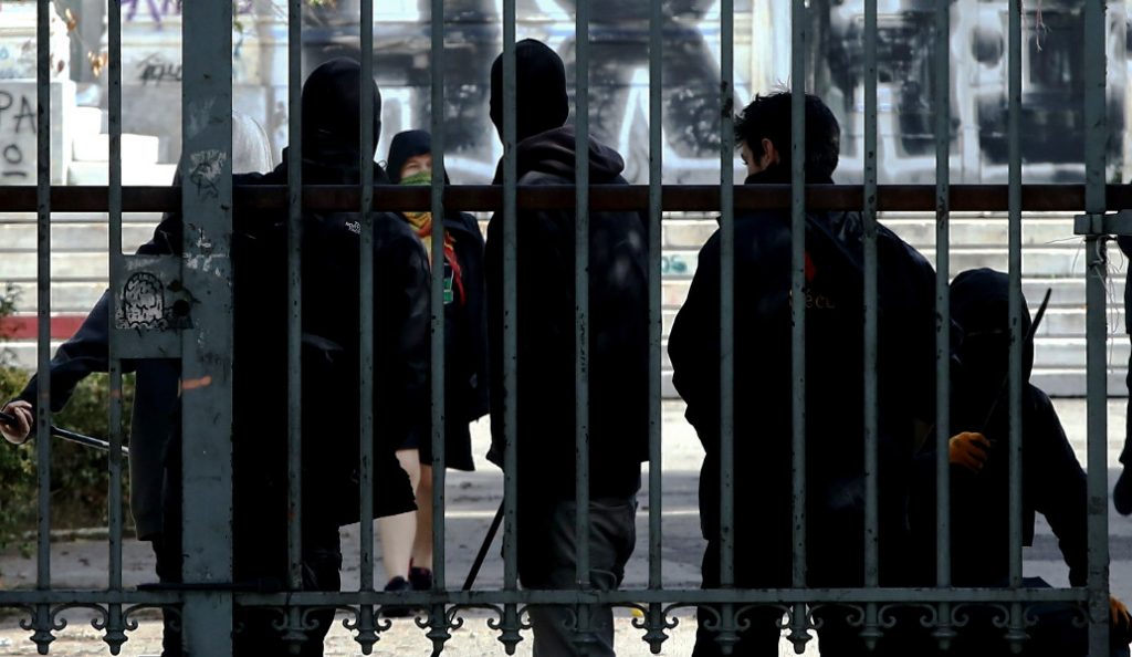 Πολυτεχνείο: Επεισόδια μετά τη λήξη της κατάληψης – Κλειστή η Πατησίων | Pagenews.gr Πολυτεχνείο: Επεισόδια μετά τη λήξη της κατάληψης – Κλειστή η Πατησίων | Pagenews.gr