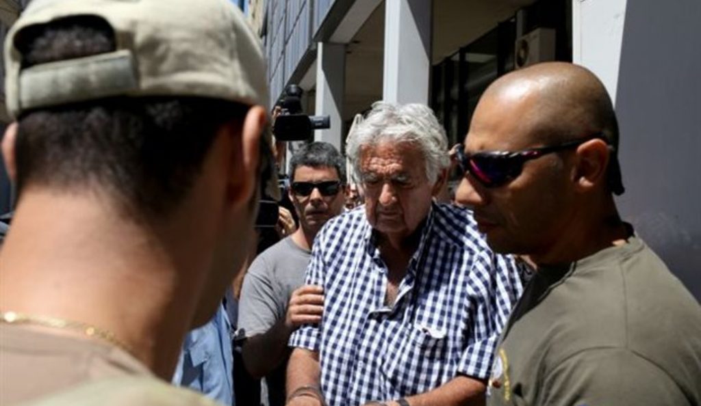 Θρασύβουλος Λυκουρέζος: Πέθανε ο καπετάνιος της ναυτικής τραγωδίας στην Πέρδικα της Αίγινας | Pagenews.gr Θρασύβουλος Λυκουρέζος: Πέθανε ο καπετάνιος της ναυτικής τραγωδίας στην Πέρδικα της Αίγινας | Pagenews.gr