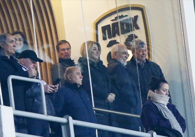 Στην Τούμπα ο πατήρ Λουτσέσκου (pic) | Pagenews.gr Στην Τούμπα ο πατήρ Λουτσέσκου (pic) | Pagenews.gr