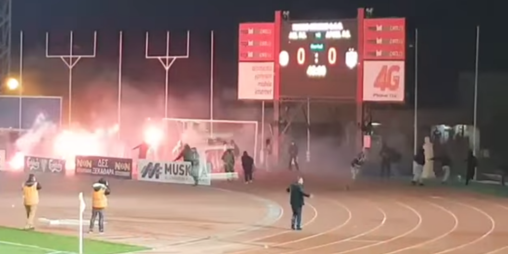Διακοπή στο ΑΕΛ-ΑΠΟΕΛ και ξύλο ανάμεσα στους οπαδούς (vids) | Pagenews.gr Διακοπή στο ΑΕΛ-ΑΠΟΕΛ και ξύλο ανάμεσα στους οπαδούς (vids) | Pagenews.gr