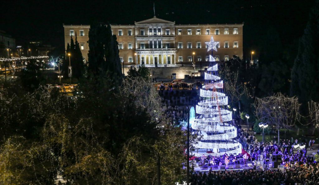 Αθήνα: Φωταγωγήθηκε το Χριστουγεννιάτικο δέντρο στο Σύνταγμα (pics) | Pagenews.gr Αθήνα: Φωταγωγήθηκε το Χριστουγεννιάτικο δέντρο στο Σύνταγμα (pics) | Pagenews.gr