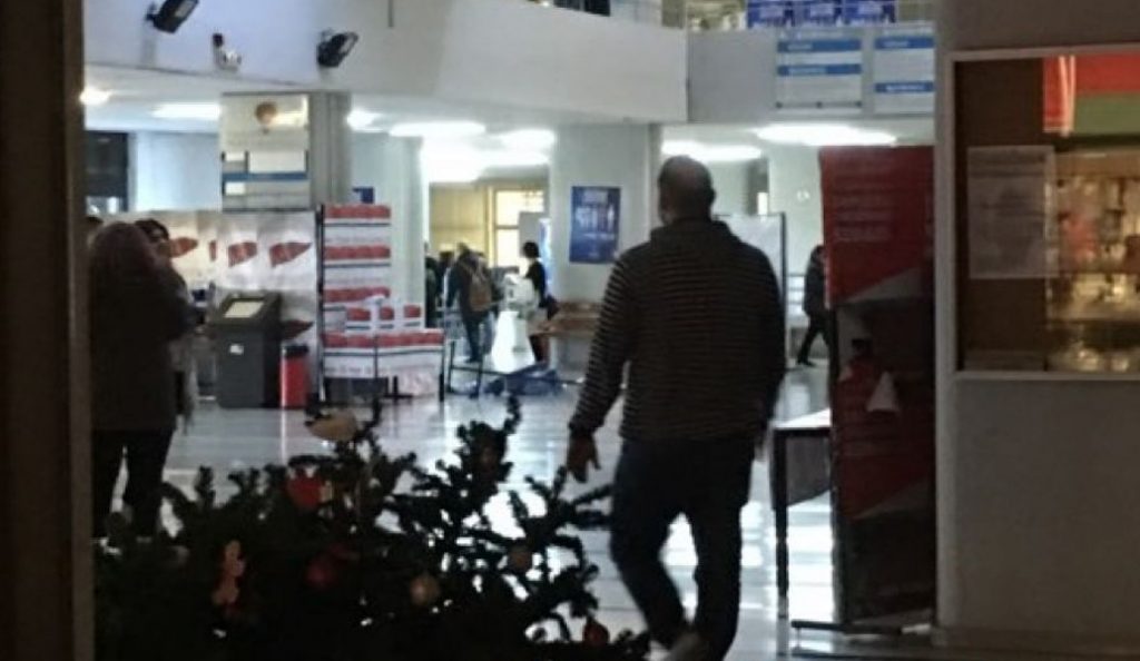 Πανεπιστήμιο Μακεδονίας: Εισβολή αντιεξουσιαστών με λοστούς – Χτύπησαν φοιτητές (pics) | Pagenews.gr Πανεπιστήμιο Μακεδονίας: Εισβολή αντιεξουσιαστών με λοστούς – Χτύπησαν φοιτητές (pics) | Pagenews.gr