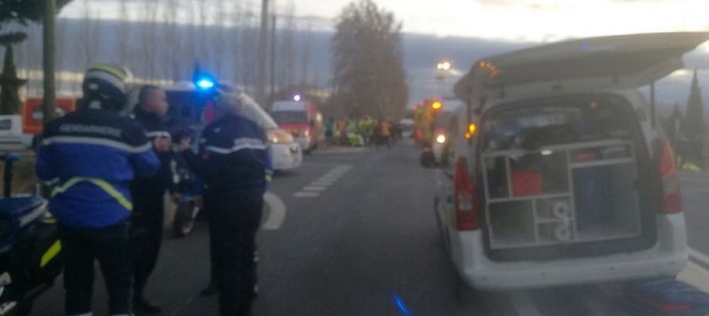 Γαλλία: Σύγκρουση σχολικού λεωφορείου με τρένο – Τουλάχιστον τέσσερις νεκροί (pics & vids) | Pagenews.gr Γαλλία: Σύγκρουση σχολικού λεωφορείου με τρένο – Τουλάχιστον τέσσερις νεκροί (pics & vids) | Pagenews.gr