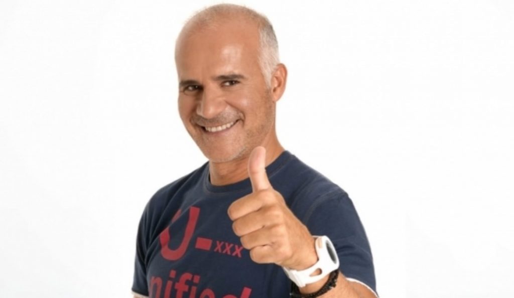 Ο Γιώργος Μητσικώστας κάνει τη φάρσα της 10ετίας στην Έλενα Παπαρίζου (Vid) | Pagenews.gr Ο Γιώργος Μητσικώστας κάνει τη φάρσα της 10ετίας στην Έλενα Παπαρίζου (Vid) | Pagenews.gr