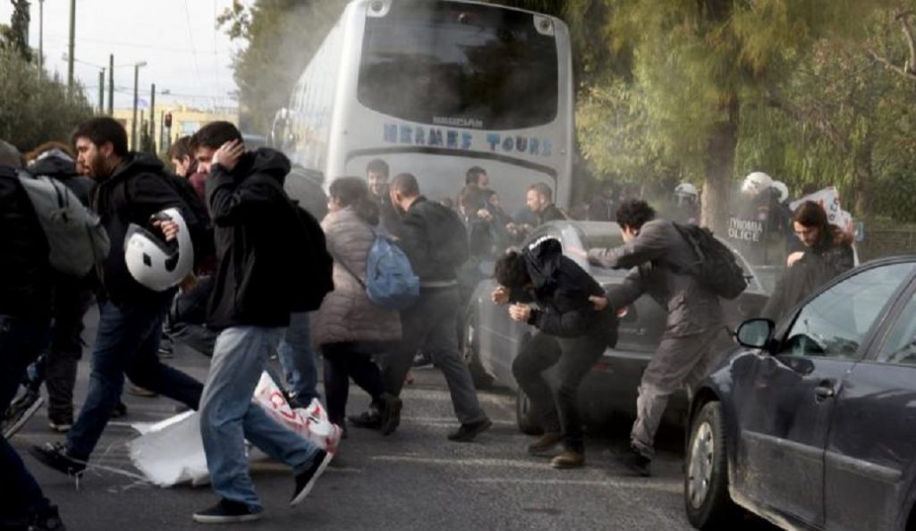 Επίθεση στο πούλμαν της ΑΕΚ | Pagenews.gr Επίθεση στο πούλμαν της ΑΕΚ | Pagenews.gr