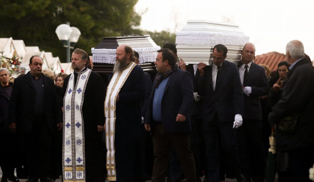 Άγιοι Ανάργυροι: Θρήνος στις κηδείες των θυμάτων του αστυνομικού (pics) | Pagenews.gr Άγιοι Ανάργυροι: Θρήνος στις κηδείες των θυμάτων του αστυνομικού (pics) | Pagenews.gr