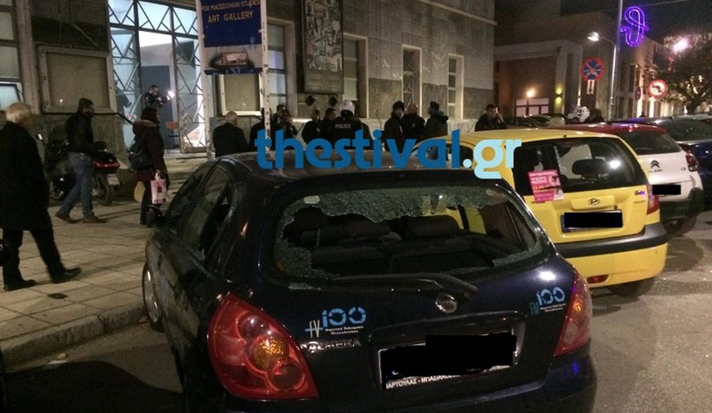 Θεσσαλονίκη: Κουκουλοφόροι εισέβαλαν στο τοπικό κανάλι ΤV100 – Χτύπησαν εργαζόμενο, έσπασαν ΙΧ (pics) | Pagenews.gr Θεσσαλονίκη: Κουκουλοφόροι εισέβαλαν στο τοπικό κανάλι ΤV100 – Χτύπησαν εργαζόμενο, έσπασαν ΙΧ (pics) | Pagenews.gr