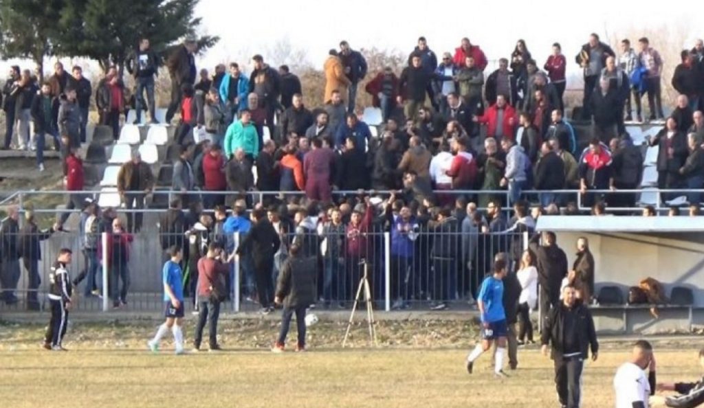 Πολύ ξύλο μετά από μη τήρηση του fair play (vid) | Pagenews.gr Πολύ ξύλο μετά από μη τήρηση του fair play (vid) | Pagenews.gr