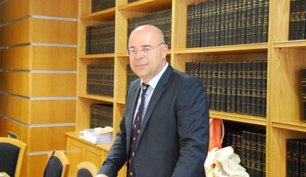 Πρόεδρος συμβολαιογράφων: Βιώνουμε ένα αίσχος και η Βουλή σιωπά | Pagenews.gr Πρόεδρος συμβολαιογράφων: Βιώνουμε ένα αίσχος και η Βουλή σιωπά | Pagenews.gr