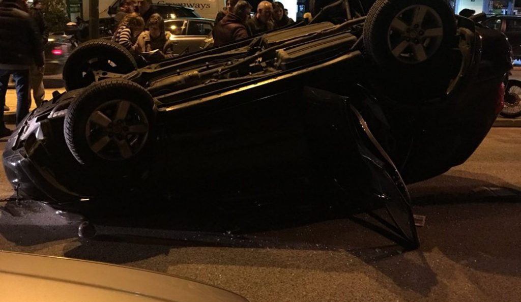 Τζιπάκι τούμπαρε επί της οδού Μιχαλακοπούλου | Pagenews.gr Τζιπάκι τούμπαρε επί της οδού Μιχαλακοπούλου | Pagenews.gr
