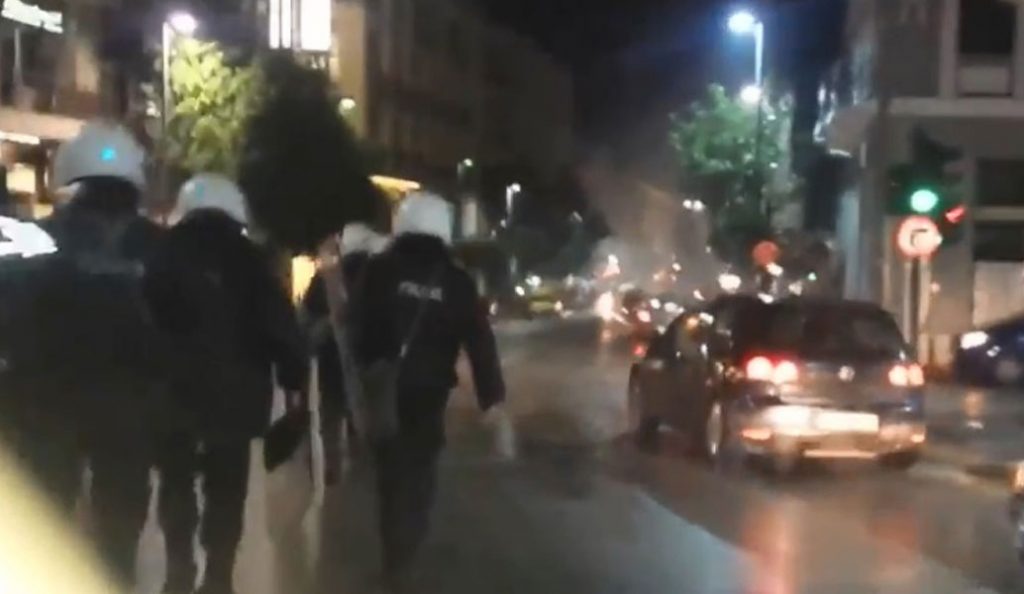 Πάτρα: Μικρής έντασης επεισόδια – Τραυματίστηκε αστυνομικός | Pagenews.gr Πάτρα: Μικρής έντασης επεισόδια – Τραυματίστηκε αστυνομικός | Pagenews.gr