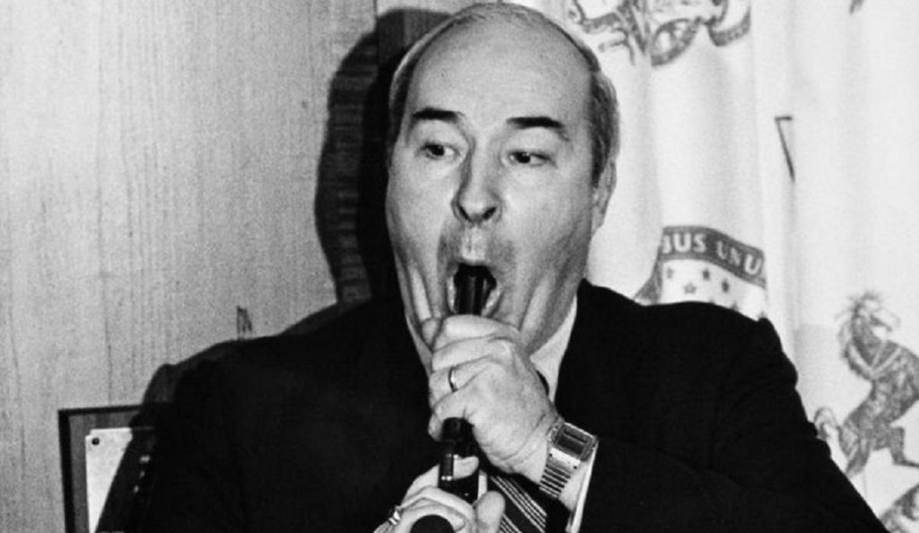 «Θα αυτοκτονήσει»: Όταν ο Μπαντ Ντουάιερ τράβηξε όπλο μπροστά στα μάτια εκατομμυρίων ανθρώπων | Pagenews.gr «Θα αυτοκτονήσει»: Όταν ο Μπαντ Ντουάιερ τράβηξε όπλο μπροστά στα μάτια εκατομμυρίων ανθρώπων | Pagenews.gr