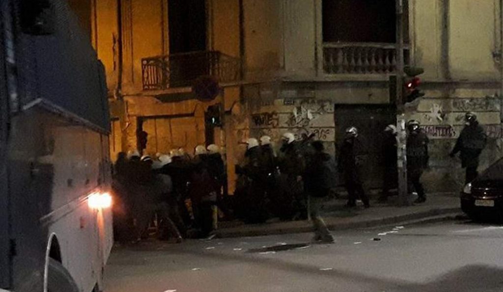 Θεσσαλονίκη: Ένταση και επεισόδια σε πορεία αντιεξουσιαστών (pics & vid) | Pagenews.gr Θεσσαλονίκη: Ένταση και επεισόδια σε πορεία αντιεξουσιαστών (pics & vid) | Pagenews.gr