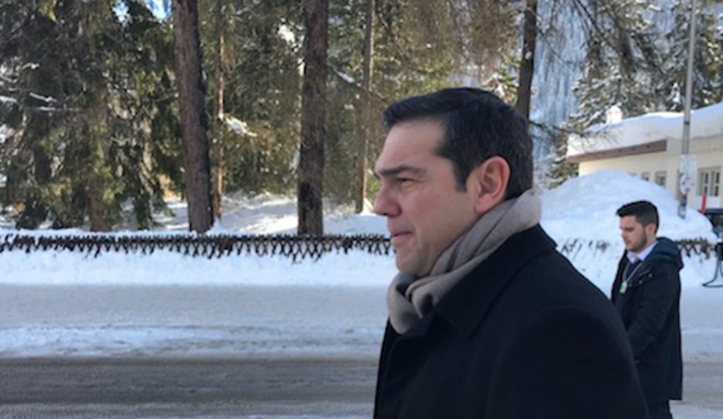 Ο Αλέξης Τσίπρας περπατά στα χιόνια στο Νταβός (pics) | Pagenews.gr Ο Αλέξης Τσίπρας περπατά στα χιόνια στο Νταβός (pics) | Pagenews.gr