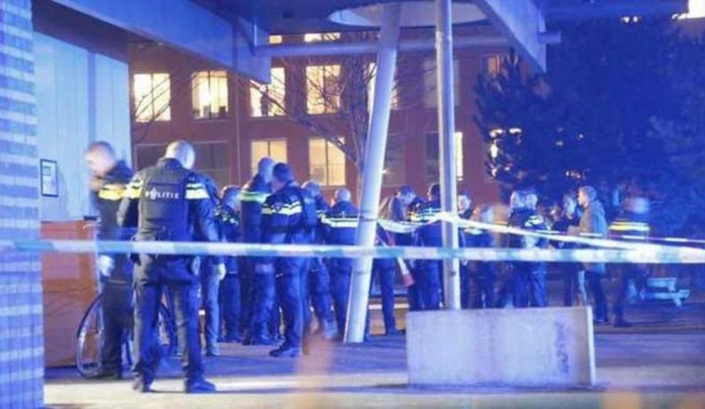 Πυροβολισμοί στο Άμστερνταμ: Ένας νεκρός και δύο τραυματίες (pics) | Pagenews.gr Πυροβολισμοί στο Άμστερνταμ: Ένας νεκρός και δύο τραυματίες (pics) | Pagenews.gr