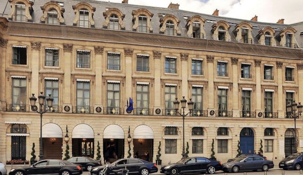 Ξενοδοχείο Ritz: Στο «σφυρί» 3.500 παλιά έπιπλα | Pagenews.gr Ξενοδοχείο Ritz: Στο «σφυρί» 3.500 παλιά έπιπλα | Pagenews.gr