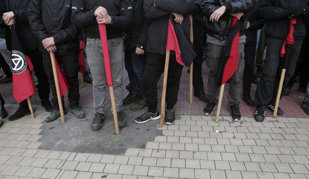 Εξάρχεια: Ένταση μετά την αντιφασιστική συγκέντρωση στα Προπύλαια | Pagenews.gr Εξάρχεια: Ένταση μετά την αντιφασιστική συγκέντρωση στα Προπύλαια | Pagenews.gr