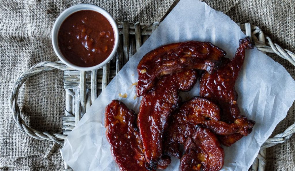 Μπριζόλες χοιρινές με σπιτική σάλτσα BBQ | Pagenews.gr Μπριζόλες χοιρινές με σπιτική σάλτσα BBQ | Pagenews.gr
