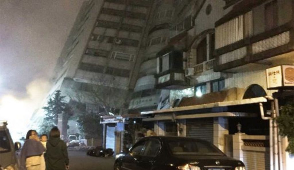 Ταϊβάν: Φονικός σεισμός 6,4 Ρίχτερ – Κατέρρευσε ξενοδοχείο, τουλάχιστον 2 νεκροί (pics) | Pagenews.gr Ταϊβάν: Φονικός σεισμός 6,4 Ρίχτερ – Κατέρρευσε ξενοδοχείο, τουλάχιστον 2 νεκροί (pics) | Pagenews.gr