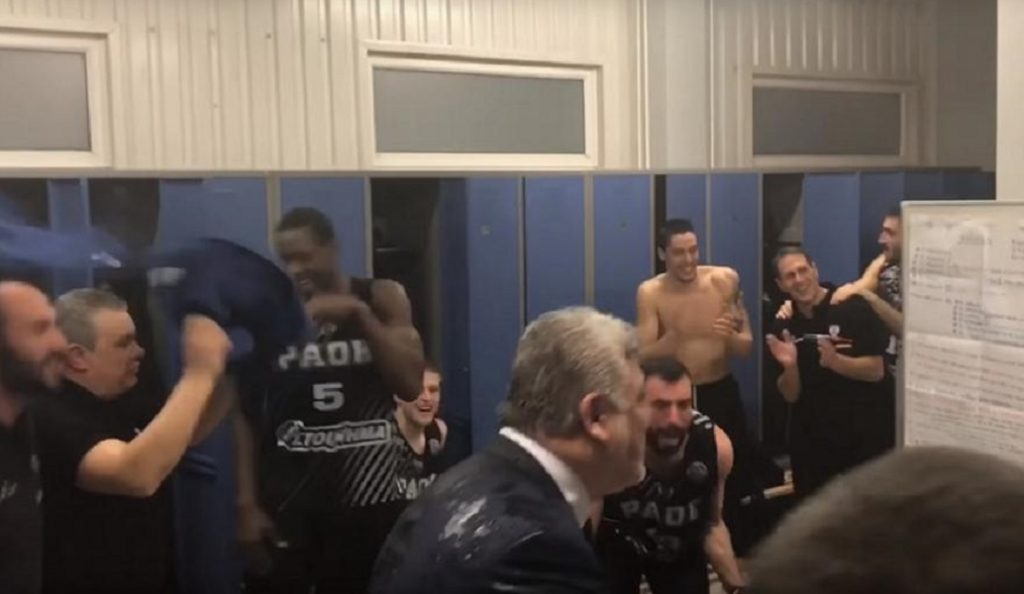 ΠΑΟΚ: Το πάρτι στα αποδυτήρια για την πρόκριση (vid) | Pagenews.gr ΠΑΟΚ: Το πάρτι στα αποδυτήρια για την πρόκριση (vid) | Pagenews.gr