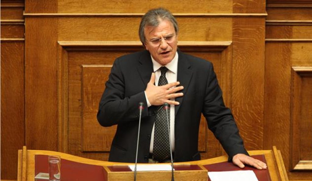 Βουλή: Έπιασαν τον πρώην βουλευτή ΠΑΣΟΚ και πρόεδρο του ΕΟΦ, Δημήτρη Λιντζέρη να φωτογραφίζει τη δικογραφία Novartis | Pagenews.gr Βουλή: Έπιασαν τον πρώην βουλευτή ΠΑΣΟΚ και πρόεδρο του ΕΟΦ, Δημήτρη Λιντζέρη να φωτογραφίζει τη δικογραφία Novartis | Pagenews.gr