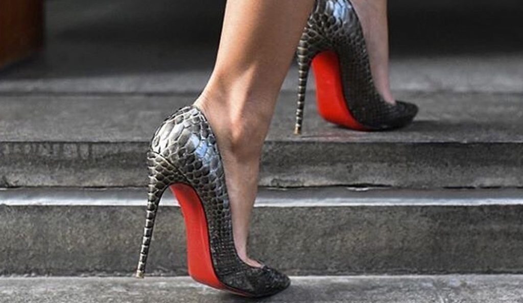 O Christian Louboutin έχασε και όλες οι γόβες μπορούν πλέον να έχουν κόκκινη σόλα | Pagenews.gr O Christian Louboutin έχασε και όλες οι γόβες μπορούν πλέον να έχουν κόκκινη σόλα | Pagenews.gr