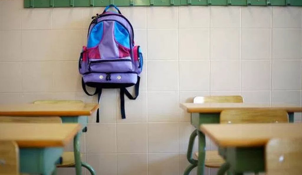 Θεσσαλονίκη: Καθαρίστριες καταγγέλλουν σεξουαλική παρενόχληση από καθηγητές και διευθυντές σε σχολεία | Pagenews.gr Θεσσαλονίκη: Καθαρίστριες καταγγέλλουν σεξουαλική παρενόχληση από καθηγητές και διευθυντές σε σχολεία | Pagenews.gr