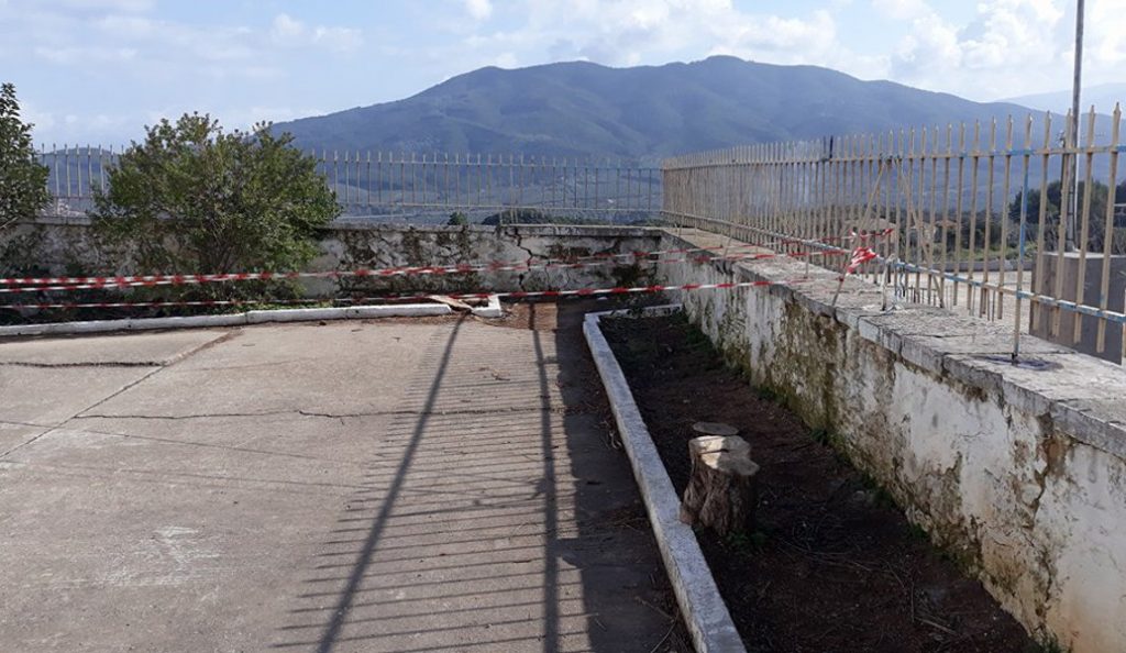 Μεσολόγγι: Επικίνδυνη «παγίδα» το προαύλιο δημοτικού σχολείου (pics) | Pagenews.gr Μεσολόγγι: Επικίνδυνη «παγίδα» το προαύλιο δημοτικού σχολείου (pics) | Pagenews.gr