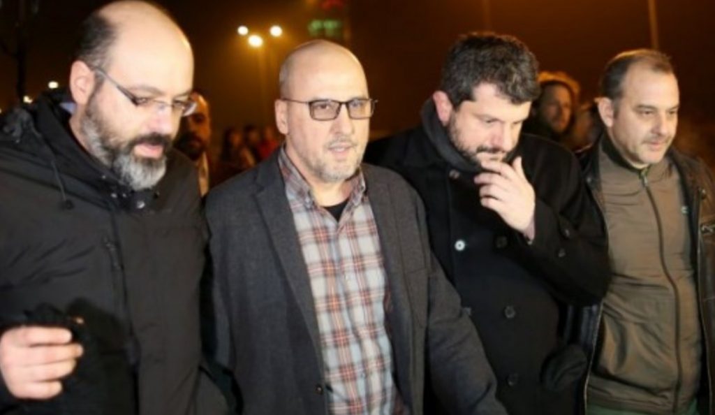Τουρκία: Αποφυλακίστηκαν δύο από τους δημοσιογράφους της αντιπολιτευόμενης εφημερίδας Τζουμχουριέτ | Pagenews.gr Τουρκία: Αποφυλακίστηκαν δύο από τους δημοσιογράφους της αντιπολιτευόμενης εφημερίδας Τζουμχουριέτ | Pagenews.gr
