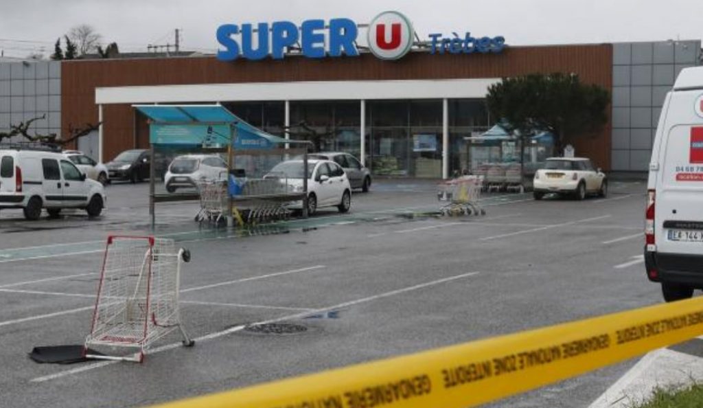 Γαλλία: Αποτίει φόρο τιμής στα θύματα της τζιχαντιστικής επίθεσης | Pagenews.gr Γαλλία: Αποτίει φόρο τιμής στα θύματα της τζιχαντιστικής επίθεσης | Pagenews.gr